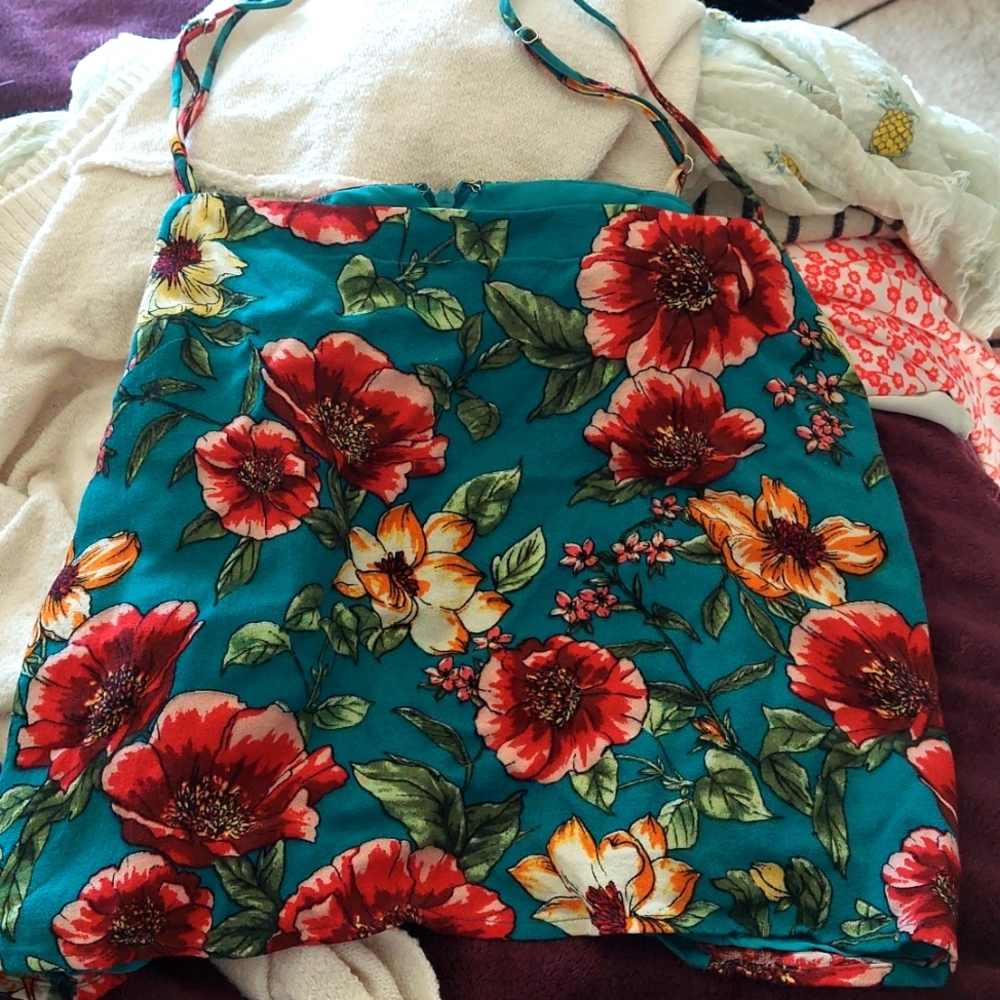 Spaghetti strap floral crop top